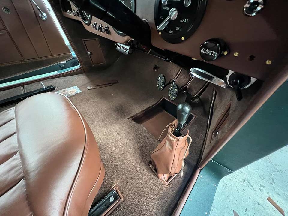 vintage bentley coachtrimming - interior upholstery replaced